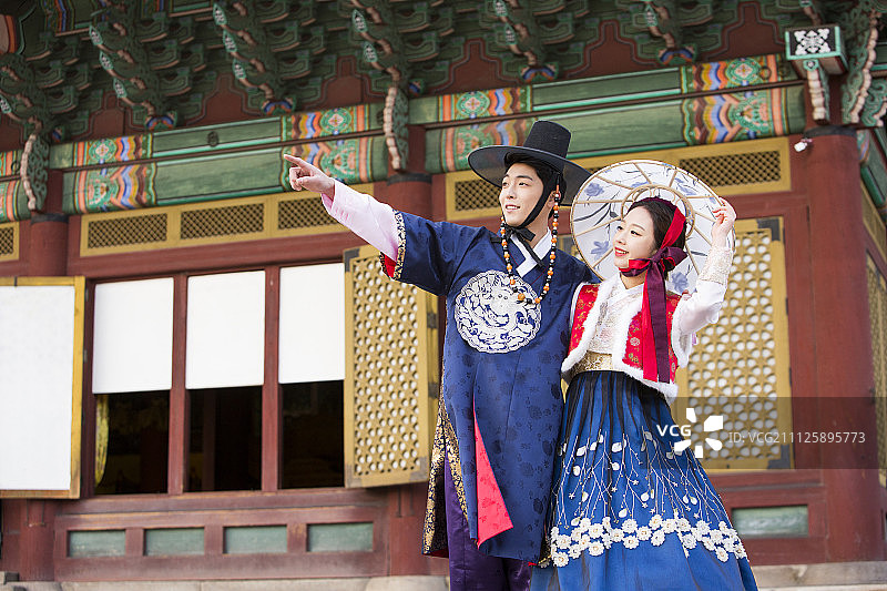 穿着韩国传统服装“韩服”出门吧279图片素材