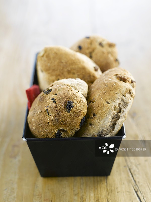 全麦核桃葡萄干面包图片素材