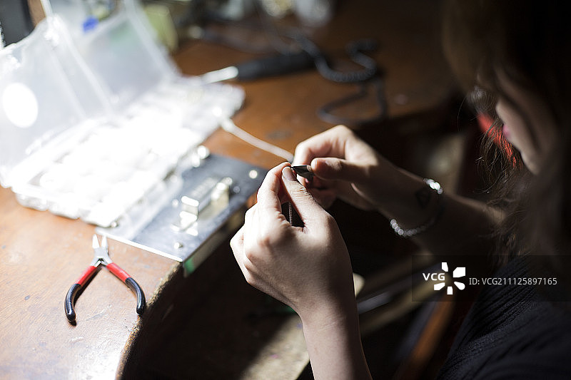 工匠的双手图片素材