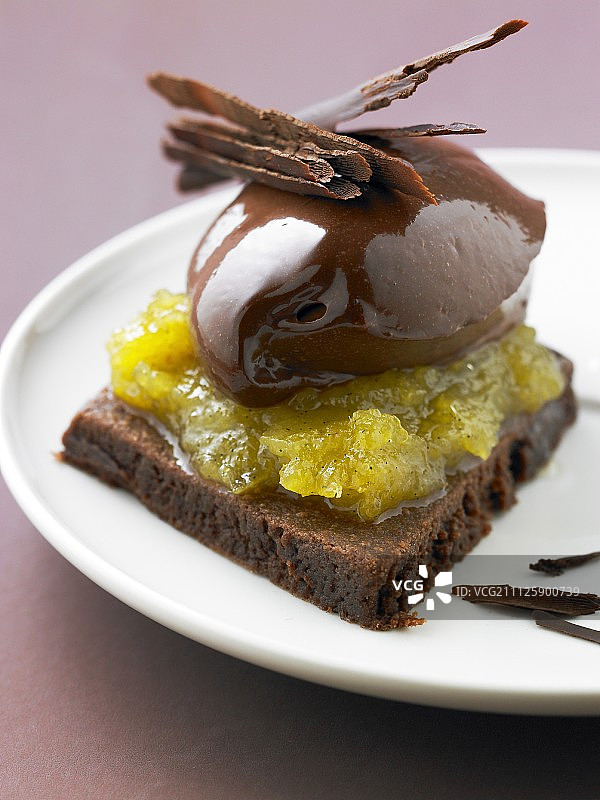 巧克力奶油和香草味菠萝巧克力酥饼图片素材