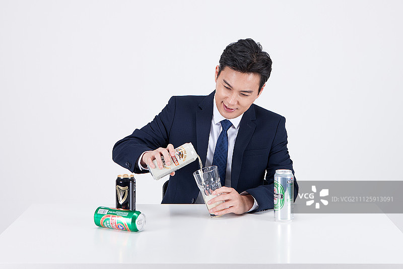 独自一人饮酒吃饭301图片素材