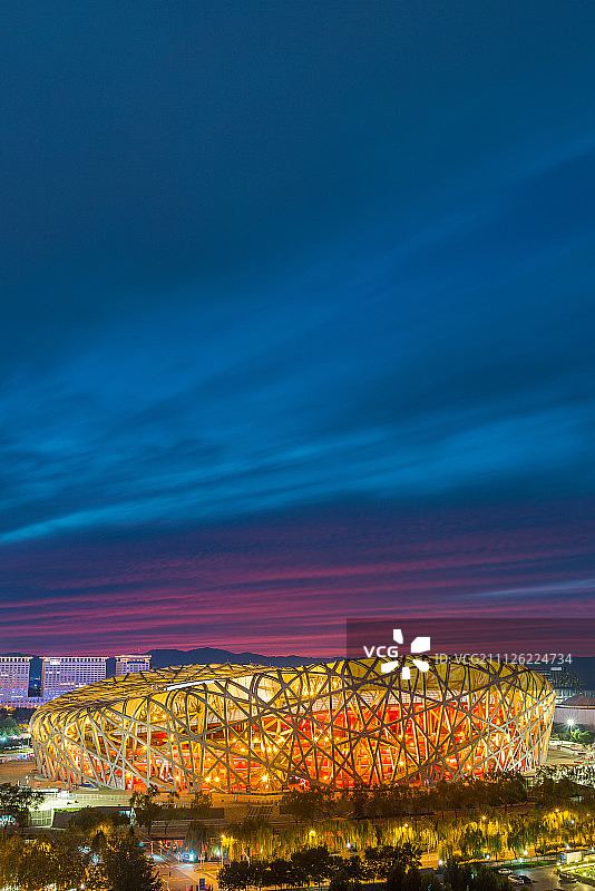 鸟巢夜景竖版-1图片素材