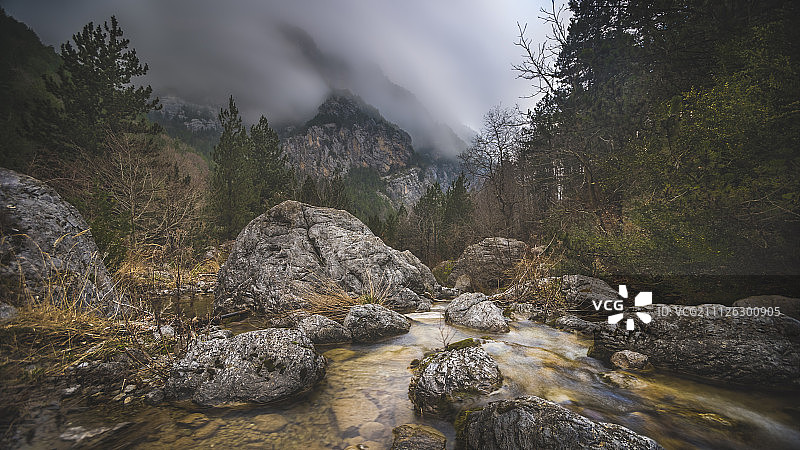 埃尼佩亚斯峡谷图片素材