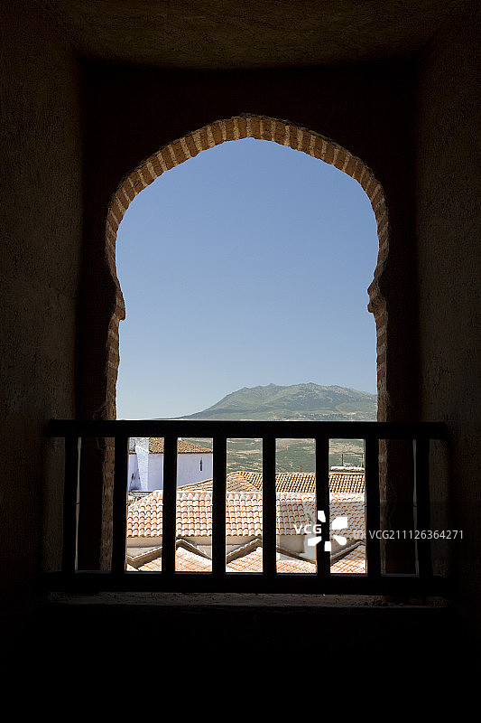 透过城堡瞭望舍夫沙万，摩洛哥图片素材