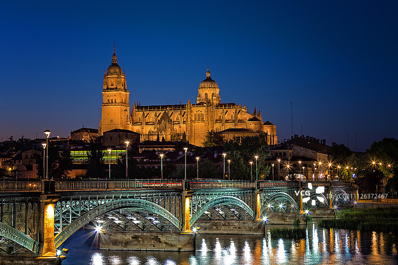 萨拉曼卡大教堂的石头铁艺图片素材