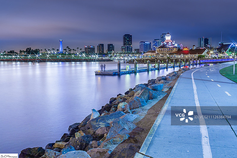 市中心漫步图片素材