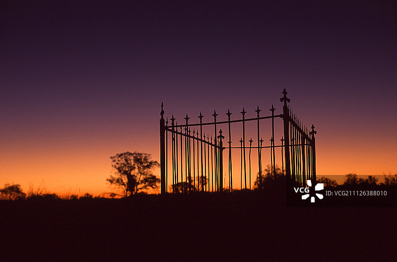 先驱者霍雷肖·威尔斯的坟墓，卒于1861年图片素材