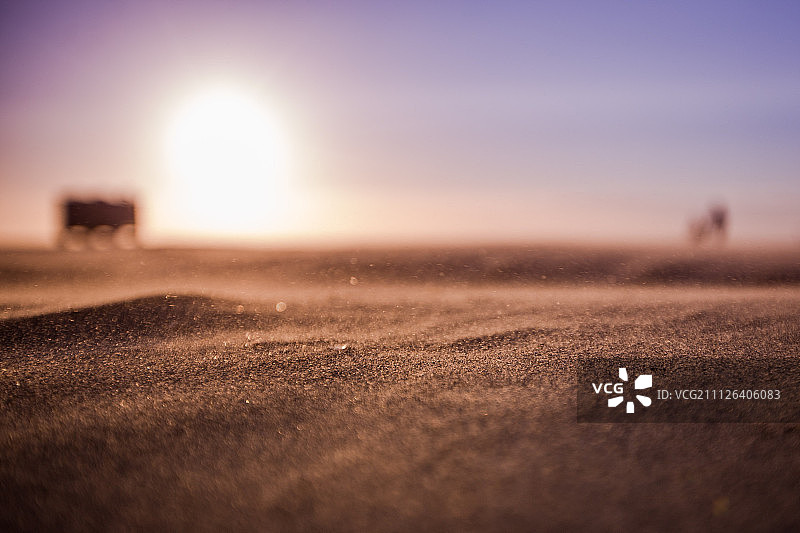 尼乌波特海滩日落时的沙尘暴图片素材