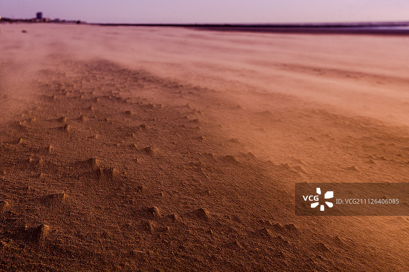 尼乌波特海滩日落时的沙尘暴图片素材