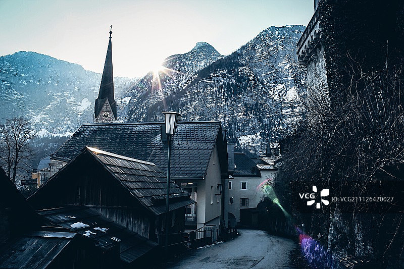 穿透光芒图片素材