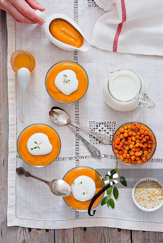 沙棘奶油米布丁图片素材