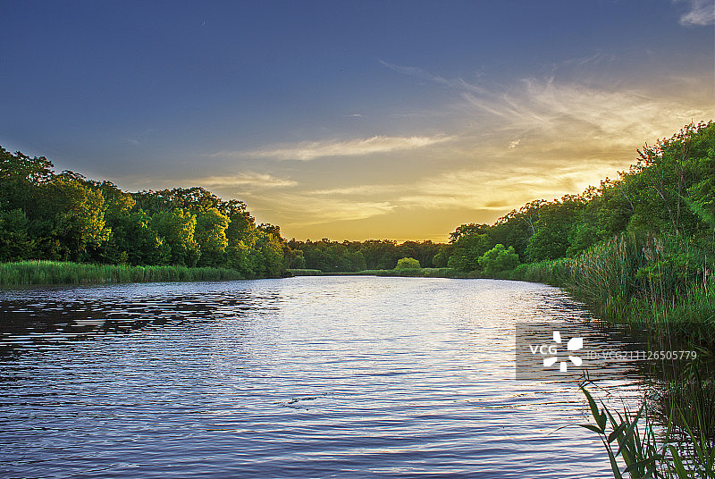 雪松溪日落图片素材