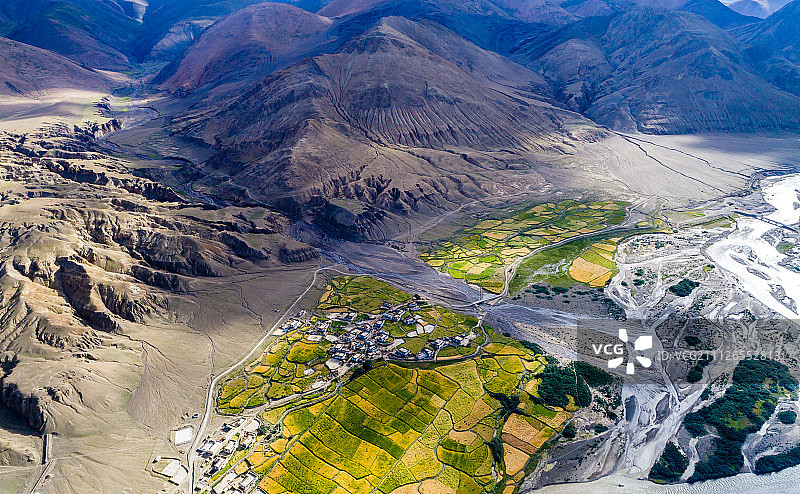 西藏村庄航拍图片素材