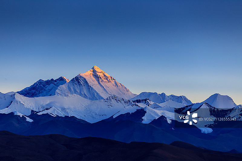 珠峰日照金山图片素材