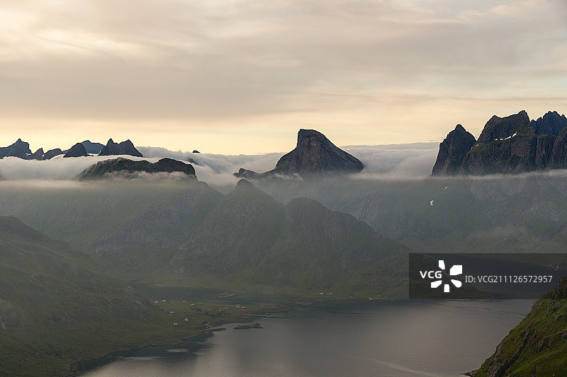 罗弗敦群岛：施特劳姆斯峡湾的景色图片素材