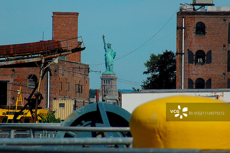 从红钩伊利盆地区域看到的自由女神像图片素材
