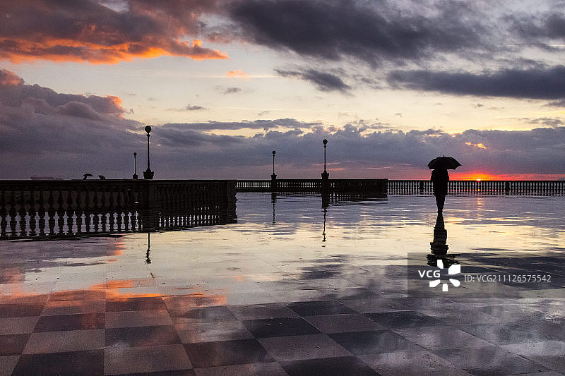 日落时分雨后的马斯卡尼露台，里窝那图片素材