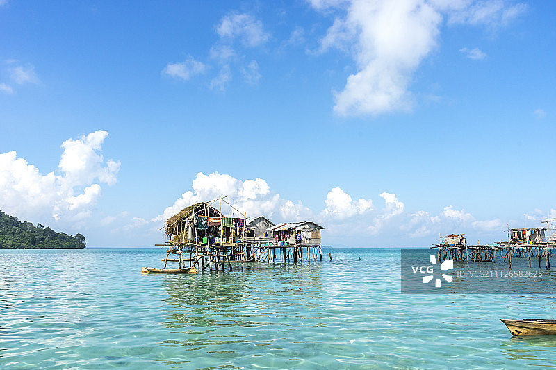 马来西亚沙巴州博加亚岛上的巴瑶族房屋图片素材