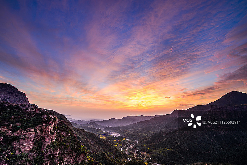 太行山日出图片素材