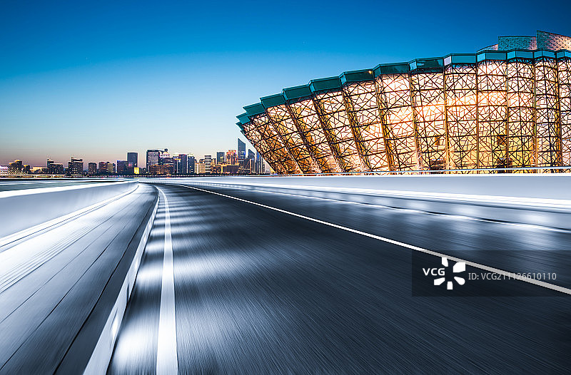 夜晚城市道路图片素材