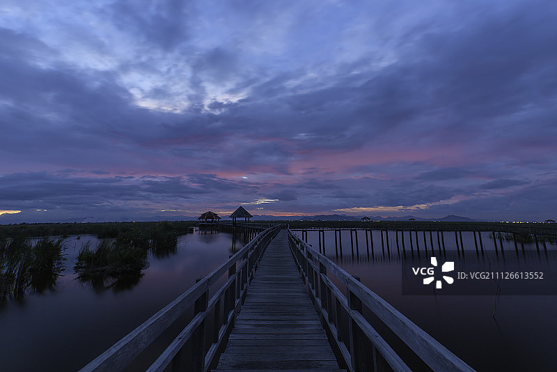 莲花湖和Samroiyod山图片素材