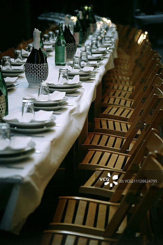 锡耶纳赛马节的庆祝餐桌图片素材