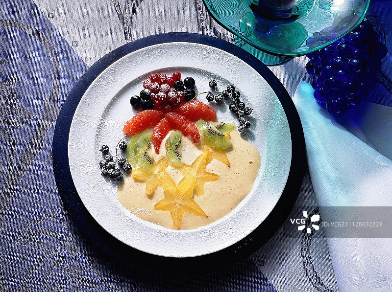 搭配萨芭雍的什锦水果甜点图片素材