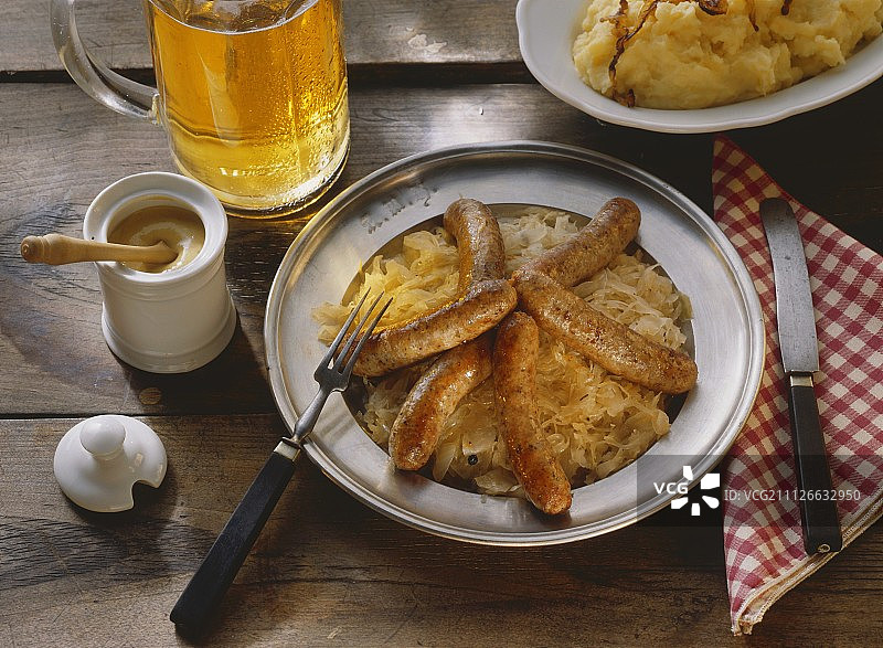 烤香肠配酸菜泥图片素材