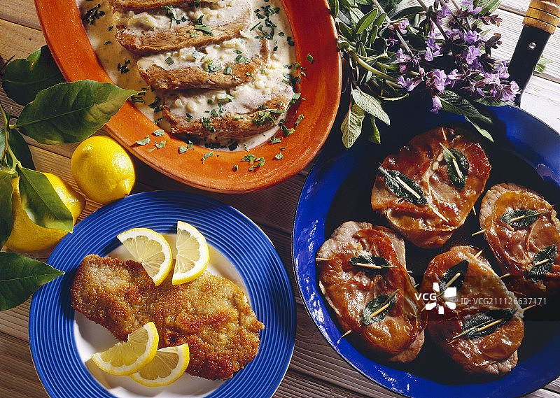 奶油炸肉排与意大利火腿卷图片素材