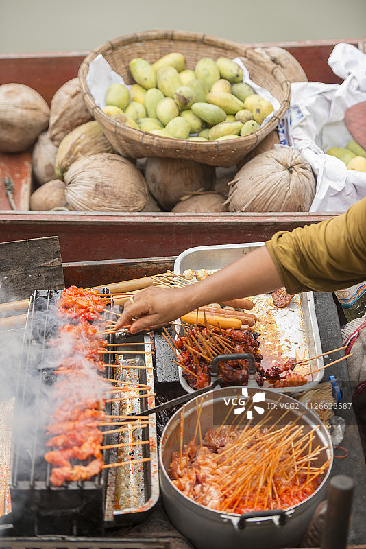 亚洲泰国夜功府塔卡水上市场图片素材