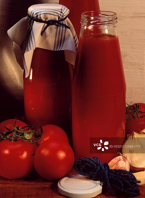 自制番茄酱瓶子和番茄图片素材