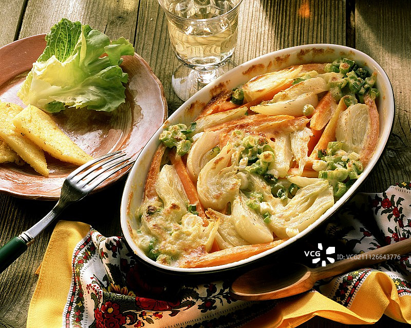 茴香胡萝卜焗烤片状韭葱图片素材