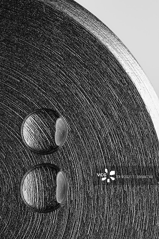 钢材上的水滴图片素材