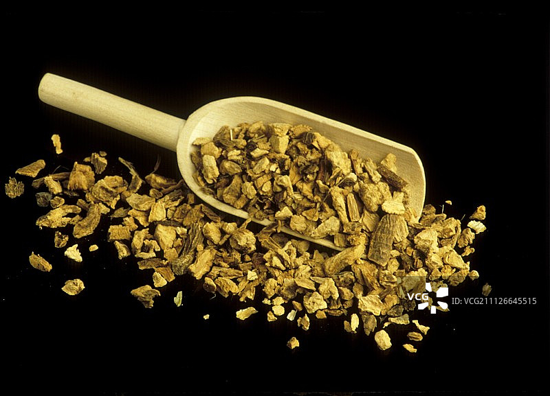 龙胆根粉末与木勺图片素材