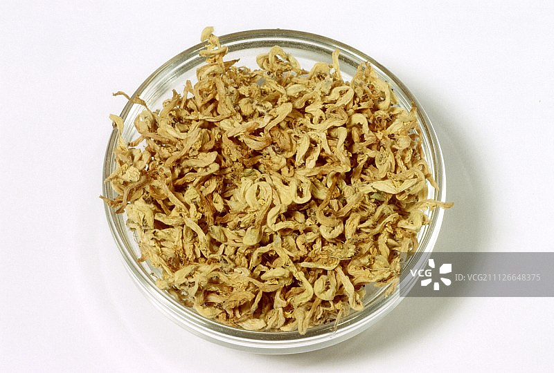 玻璃碗里的干枯野芝麻花图片素材