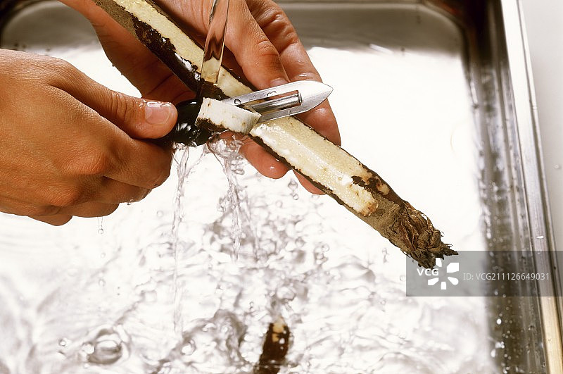 流水下剥离婆罗门参图片素材