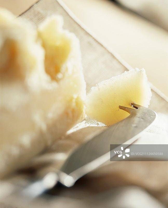 配奶酪刀的罗马羊奶酪图片素材