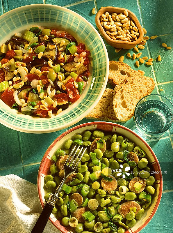 卡波纳塔和蚕豆香肠（腌制蔬菜和炖菜）图片素材