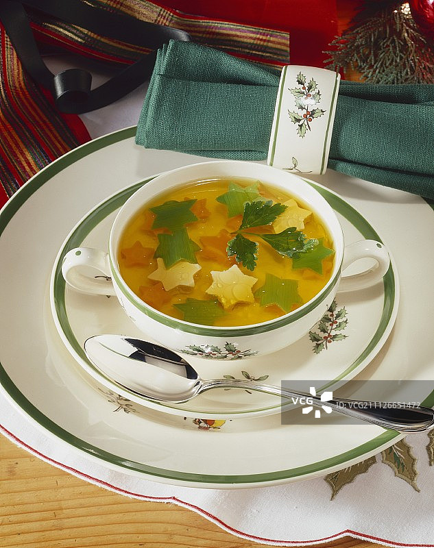 蔬菜星星牛肉清汤图片素材