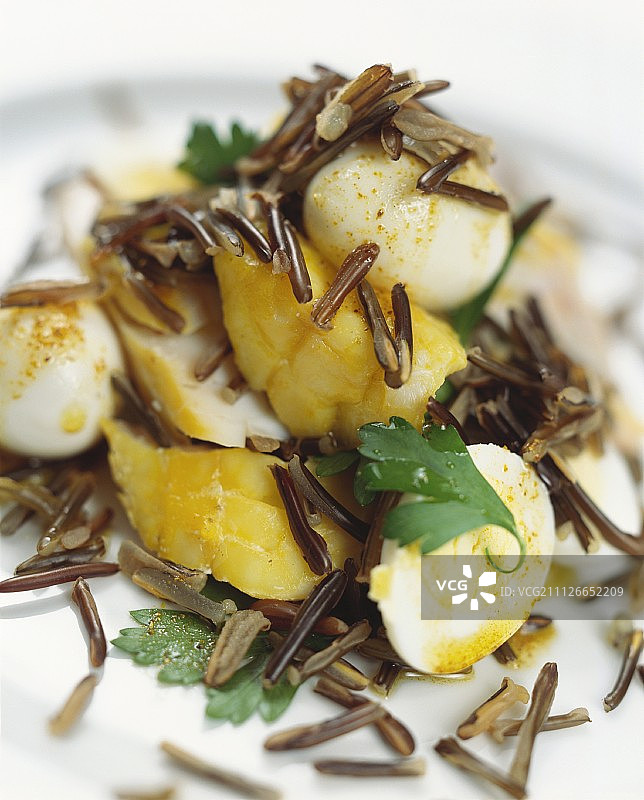 藏红花鳕鱼鹌鹑蛋配野米图片素材