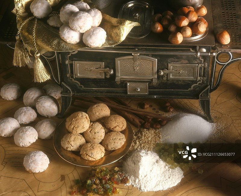 圣诞姜饼配料和玩具烤箱图片素材