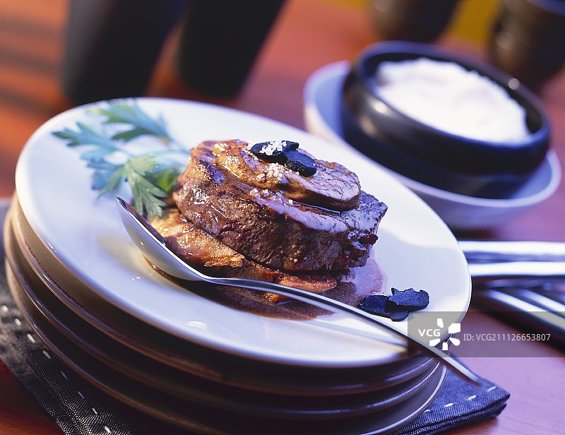 罗西尼牛排（鹅肝和松露）图片素材