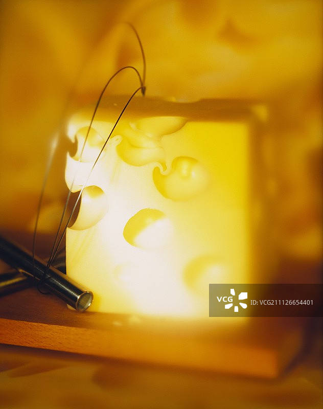 埃曼塔奶酪与奶酪刀图片素材