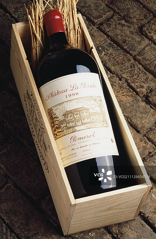 1998年Chateau la Point葡萄酒，产自波美侯图片素材