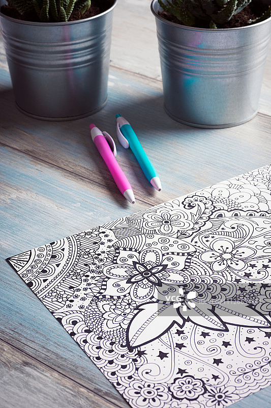 成人涂色书：缓解压力的潮流图片素材