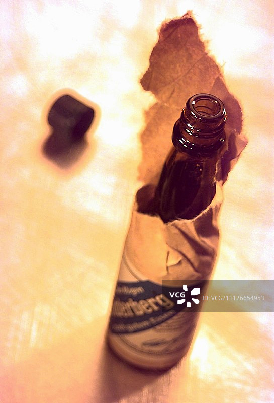 一小瓶Underberg开胃酒图片素材