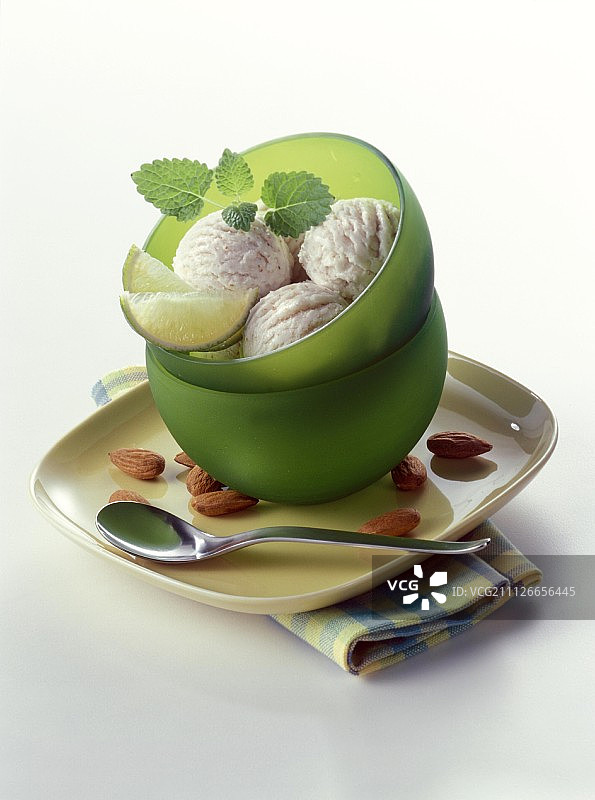 青柠杏仁冰淇淋图片素材