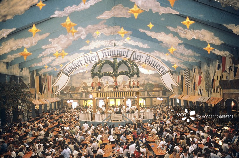 慕尼黑啤酒节Hacker-Pschorr帐篷内部景观图片素材