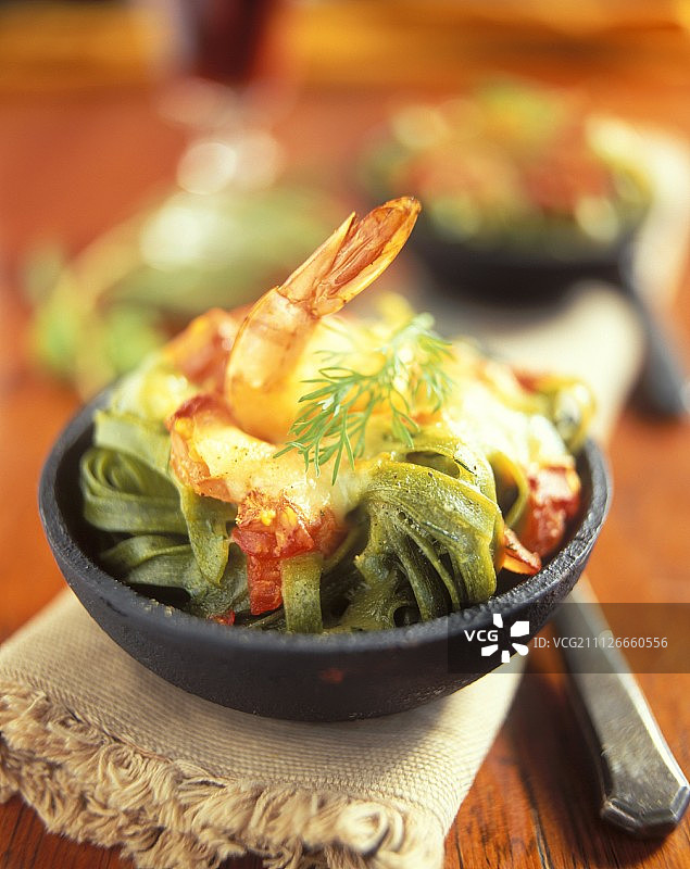 鲜虾焗烤绿色意大利宽面图片素材