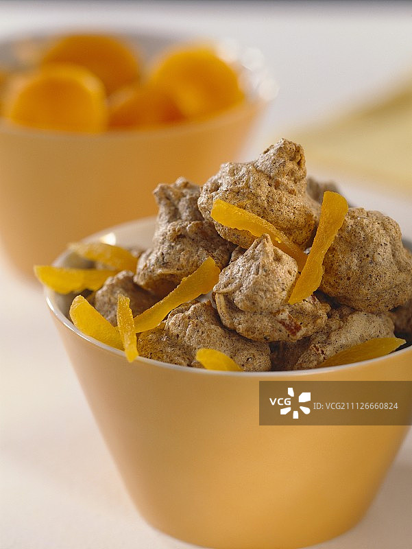 健康的杏仁蛋白杏仁饼干，含燕麦片和荞麦图片素材